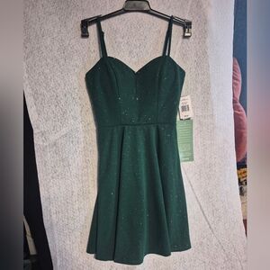 City Triangkew Elegant Green Spaghetti Strap Dress‎